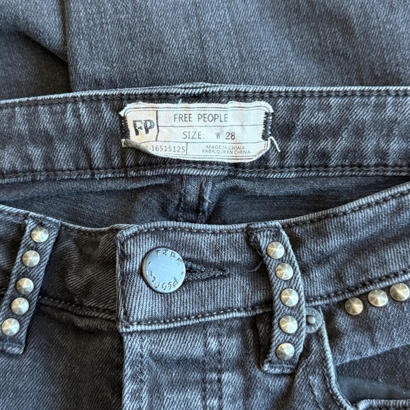 Free People Payton Studded Skinny Jean Black Raw Hem Ripped Knee Ankle Size 28 - Picture 11 of 13